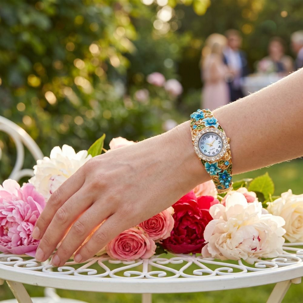 Vintage Fashion Week - Montre vintage riche en fleurs, bracelet