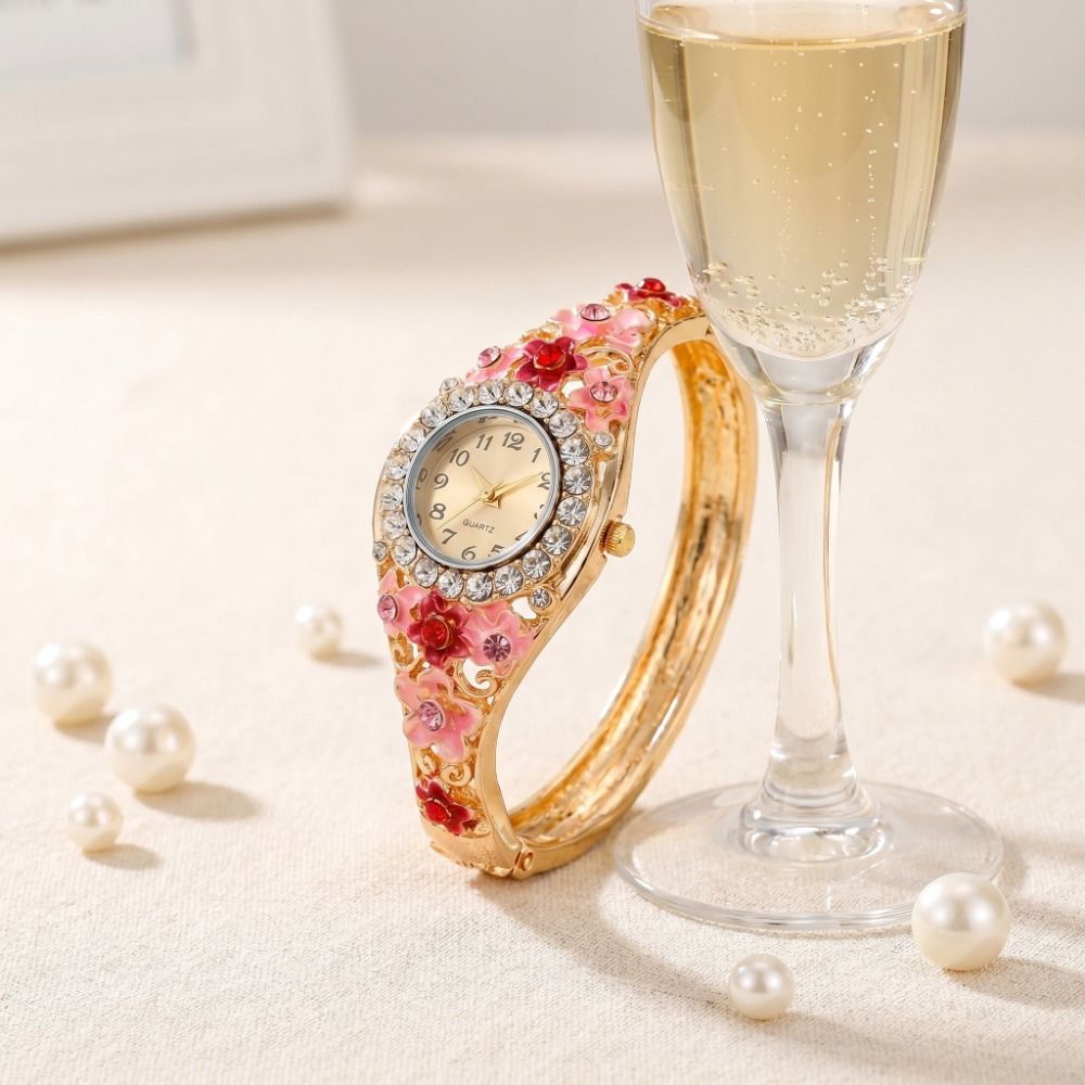 Vintage Fashion Week - Montre vintage riche en fleurs, bracelet
