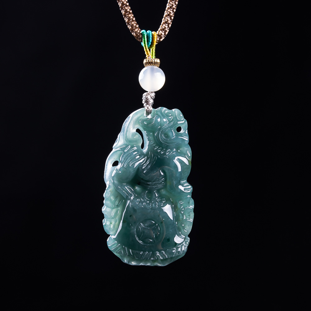Vintage Women Fashion - Pendentif Pixiu en jadéite birmane, talisman