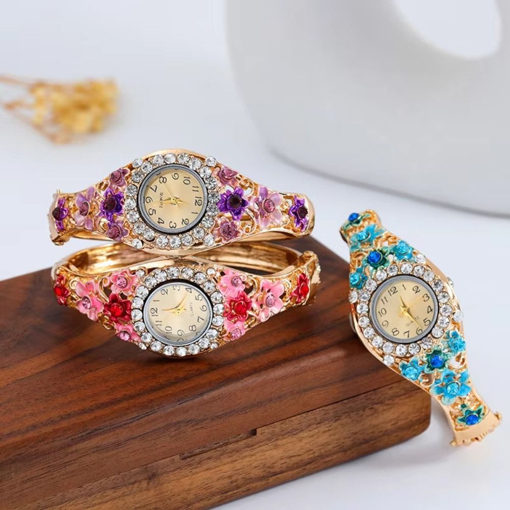 Vintage Fashion Week - Montre vintage riche en fleurs, bracelet